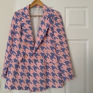 Women Blazer 
Made in Italy 
Size small/medium (6) 
Pink and lilac blazer